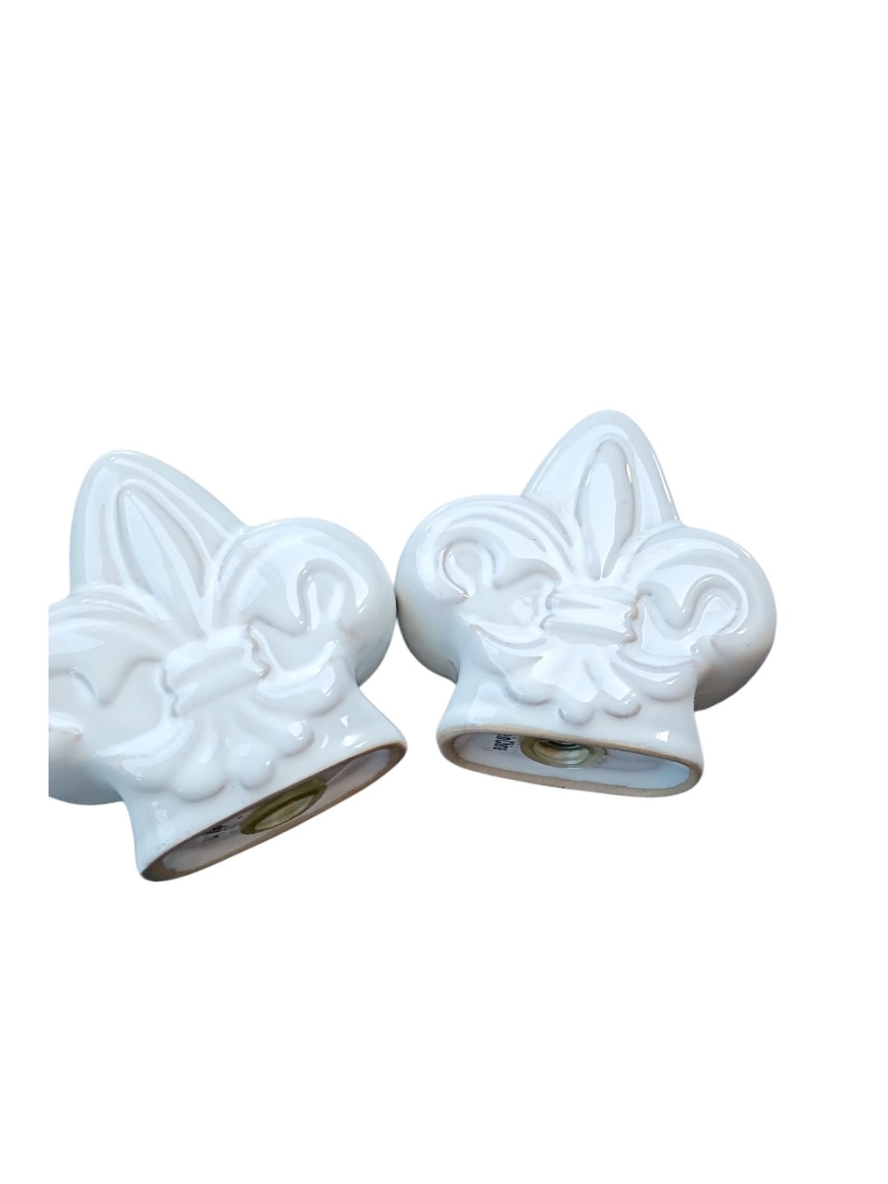 Fleur  de lis   Salt and Pepper  Shakers  Ceramic By Better Homes & Gardens. GUC